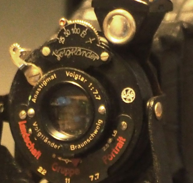 ISO 1600 (100% Crop)